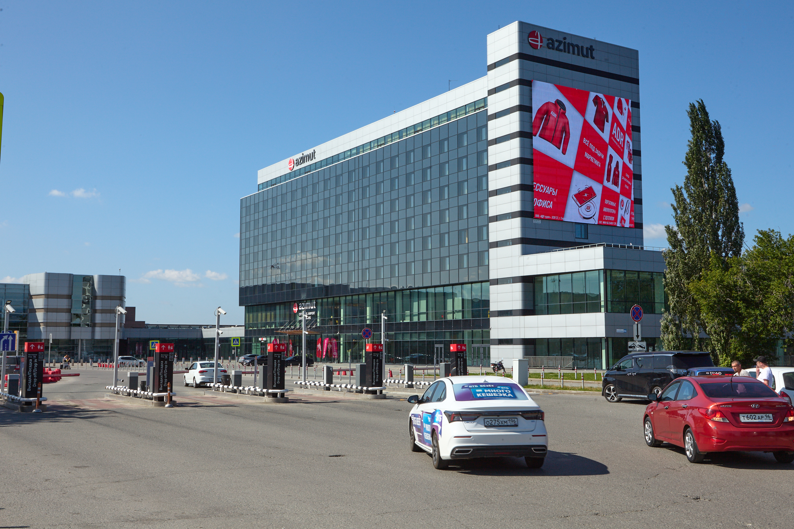 Медиафасад на въезде в Аэропорт Кольцово